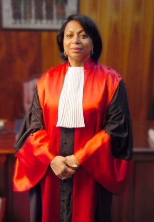 Andrezia Vaz : Un Parcours Illustre au Service de la Justice et de l'Éthique