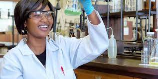 FILLES ET SÉRIES SCIENTIFIQUES